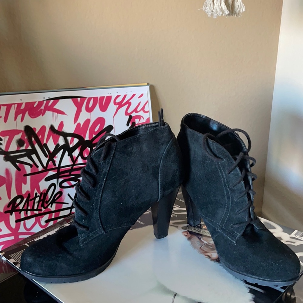 Black lace up suede White Mountain boots. Never worn